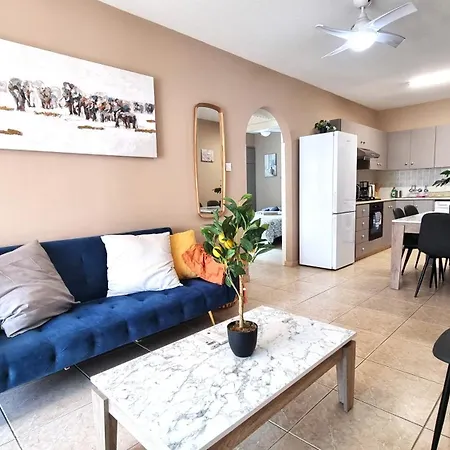 5 Min Walk To Beach, Perfect Seaside Escape 3br Shared Larnaca