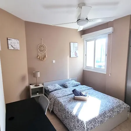 5 Min Walk To Beach, Perfect Seaside Escape 3br Shared Larnaca