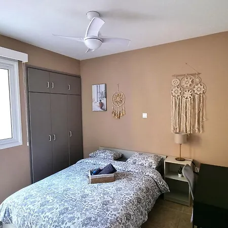 5 Min Walk To Beach, Perfect Seaside Escape 3br Shared Larnaca