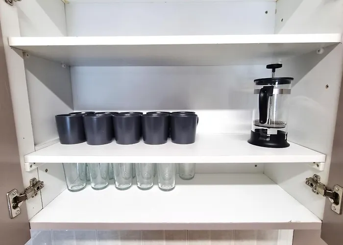 5 Min Walk To Beach, Perfect Seaside Escape 3br Shared ホームステイ ラルナカ