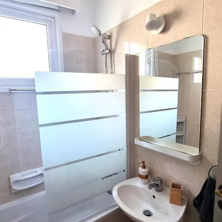 5 Min Walk To Beach, Perfect Seaside Escape 3br Shared Privatunterkunft *