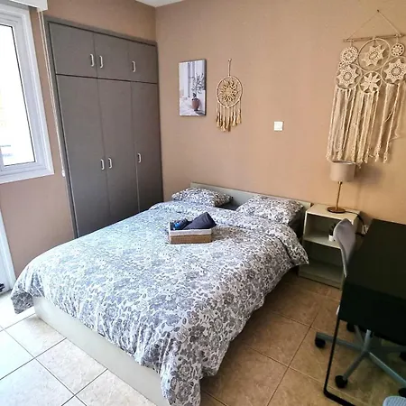 5 Min Walk To Beach, Perfect Seaside Escape 3br Shared Larnaka