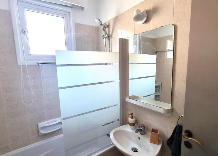 5 Min Walk To Beach, Perfect Seaside Escape 3br Shared Habitación en casa particular *